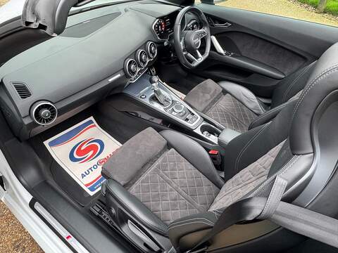 Audi TT 2.0 TFSI 40 Black Edition Roadster 2dr Petrol S Tronic Euro 6 (s/s) (197 ps) - U10003763