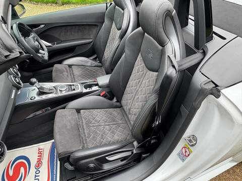 Audi TT 2.0 TFSI 40 Black Edition Roadster 2dr Petrol S Tronic Euro 6 (s/s) (197 ps) - U10003763