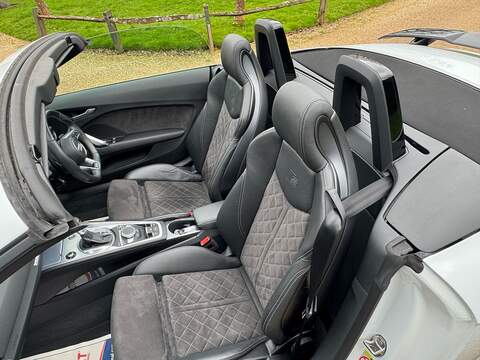 Audi TT 2.0 TFSI 40 Black Edition Roadster 2dr Petrol S Tronic Euro 6 (s/s) (197 ps) - U10003763