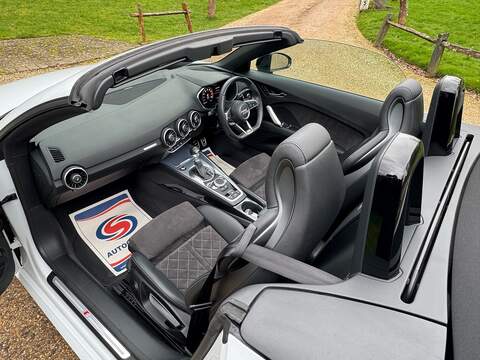 Audi TT 2.0 TFSI 40 Black Edition Roadster 2dr Petrol S Tronic Euro 6 (s/s) (197 ps) - U10003763