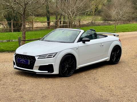 Audi TT 2.0 TFSI 40 Black Edition Roadster 2dr Petrol S Tronic Euro 6 (s/s) (197 ps) - U10003763