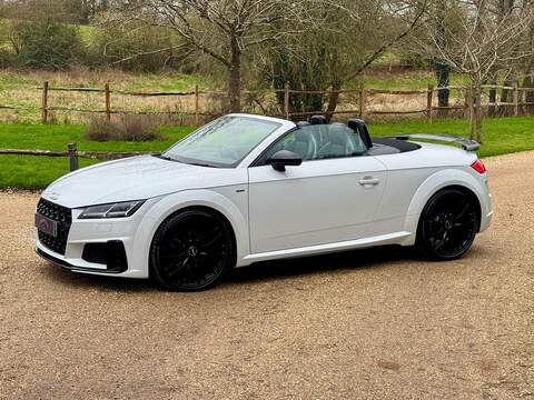 Audi TT 2.0 TFSI 40 Black Edition Roadster 2dr Petrol S Tronic Euro 6 (s/s) (197 ps) - U10003763