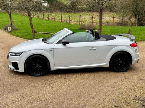 Audi TT 2.0 TFSI 40 Black Edition Roadster 2dr Petrol S Tronic Euro 6 (s/s) (197 ps) - U10003763