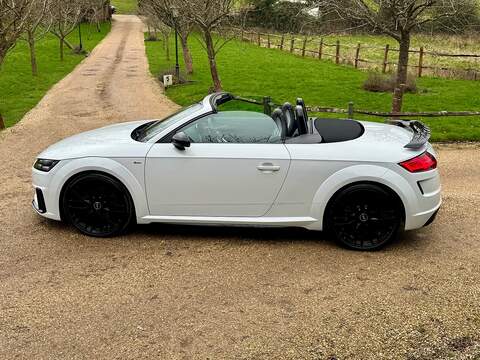 Audi TT 2.0 TFSI 40 Black Edition Roadster 2dr Petrol S Tronic Euro 6 (s/s) (197 ps) - U10003763