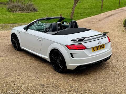 Audi TT 2.0 TFSI 40 Black Edition Roadster 2dr Petrol S Tronic Euro 6 (s/s) (197 ps) - U10003763