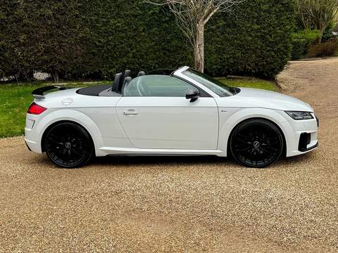 Audi TT 2.0 TFSI 40 Black Edition Roadster 2dr Petrol S Tronic Euro 6 (s/s) (197 ps) - U10003763