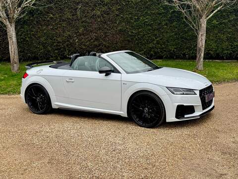Audi TT 2.0 TFSI 40 Black Edition Roadster 2dr Petrol S Tronic Euro 6 (s/s) (197 ps) - U10003763