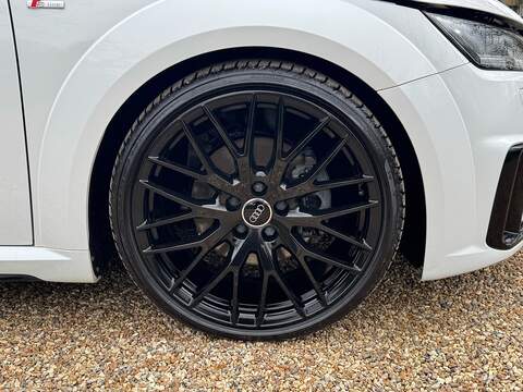 Audi TT 2.0 TFSI 40 Black Edition Roadster 2dr Petrol S Tronic Euro 6 (s/s) (197 ps) - U10003763