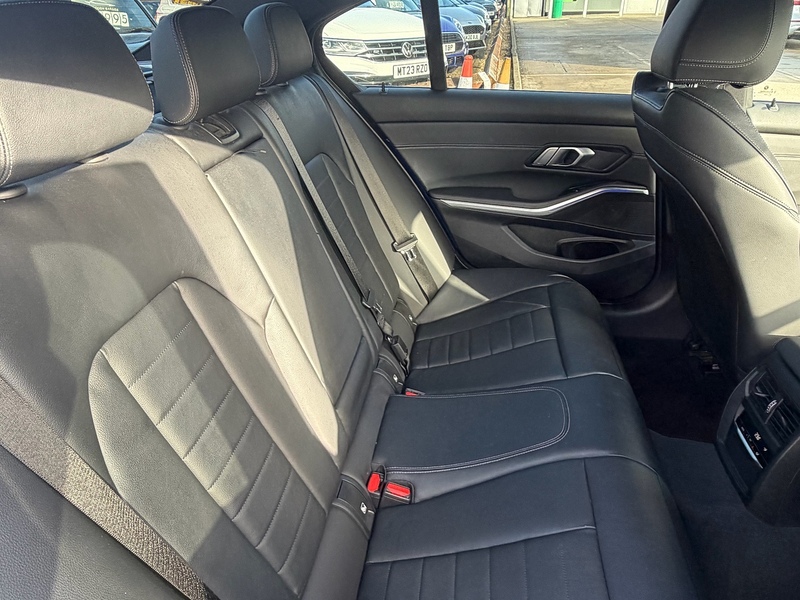 BMW 3 Series 2.0 320i M Sport Saloon 4dr Petrol Auto Euro 6 (s/s) (184 ps) - U10003764