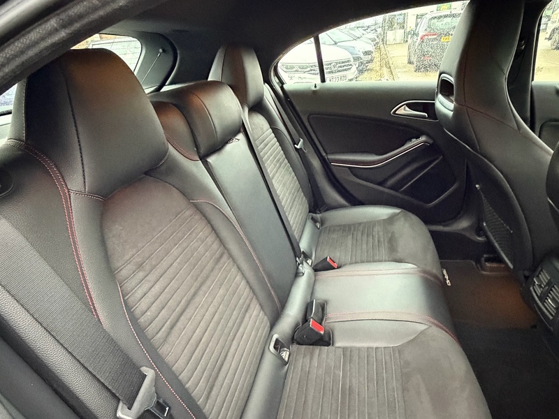 Mercedes-Benz A Class 1.6 A180 AMG Line Hatchback 5dr Petrol 7G-DCT Euro 6 (s/s) (122 ps) - U10003766