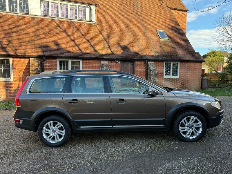 Volvo XC70 2.0 D4 SE Nav Estate 5dr Diesel Manual Euro 6 (s/s) (181 ps) - U10003768