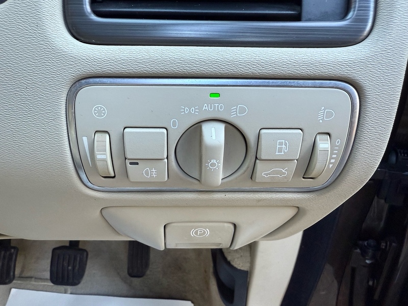 Volvo XC70 2.0 D4 SE Nav Estate 5dr Diesel Manual Euro 6 (s/s) (181 ps) - U10003768