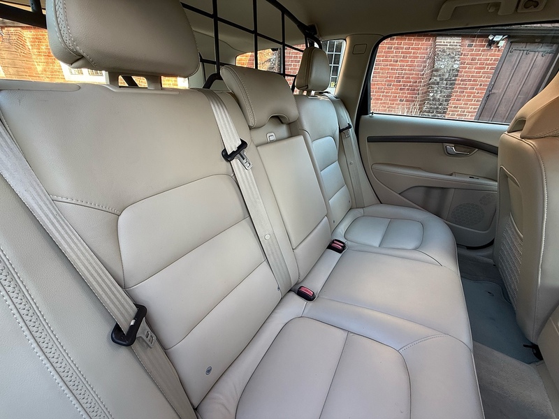 Volvo XC70 2.0 D4 SE Nav Estate 5dr Diesel Manual Euro 6 (s/s) (181 ps) - U10003768