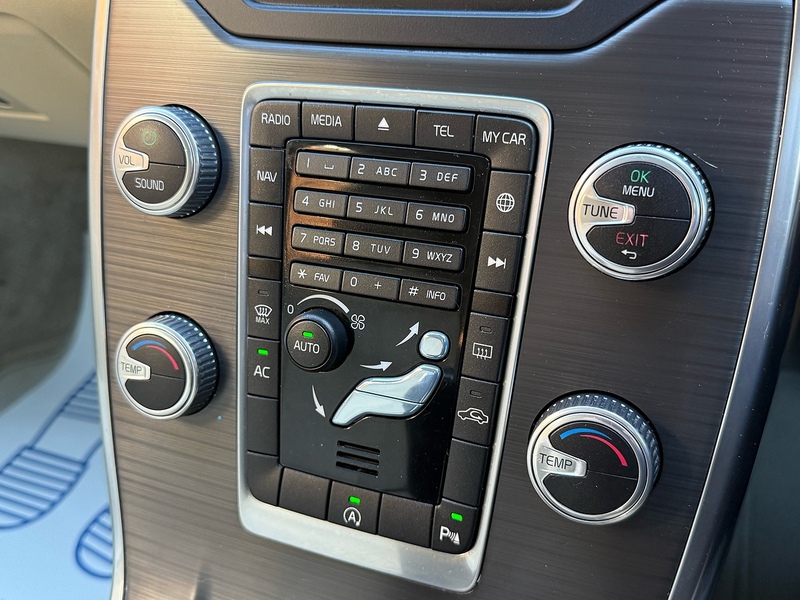 Volvo XC70 2.0 D4 SE Nav Estate 5dr Diesel Manual Euro 6 (s/s) (181 ps) - U10003768