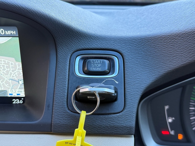 Volvo XC70 2.0 D4 SE Nav Estate 5dr Diesel Manual Euro 6 (s/s) (181 ps) - U10003768