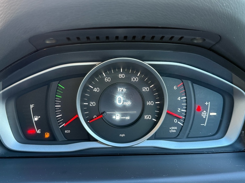 Volvo XC70 2.0 D4 SE Nav Estate 5dr Diesel Manual Euro 6 (s/s) (181 ps) - U10003768