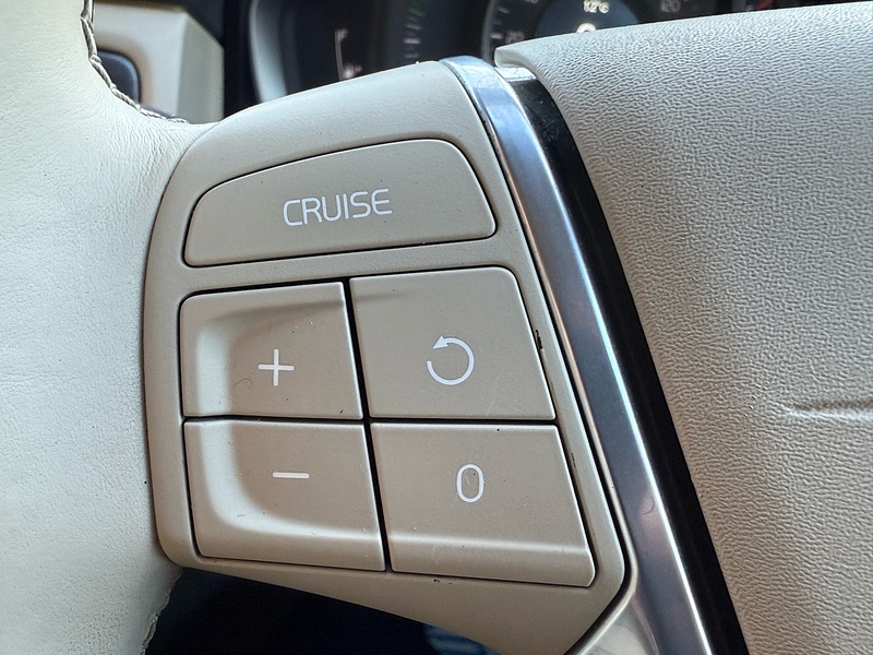 Volvo XC70 2.0 D4 SE Nav Estate 5dr Diesel Manual Euro 6 (s/s) (181 ps) - U10003768