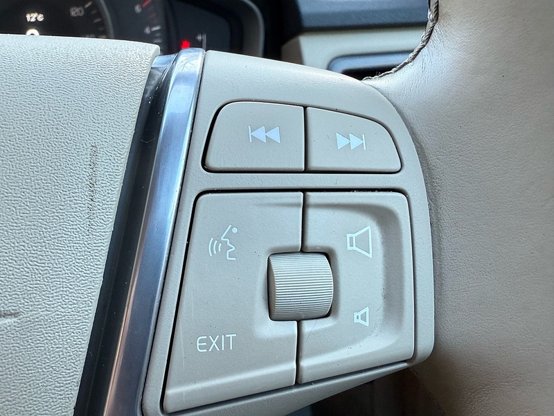 Volvo XC70 2.0 D4 SE Nav Estate 5dr Diesel Manual Euro 6 (s/s) (181 ps) - U10003768