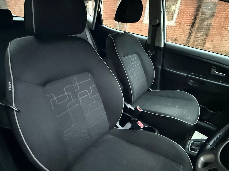 Kia Venga 1.6 2 MPV 5dr Petrol Auto Euro 6 (123 bhp) - U10003776