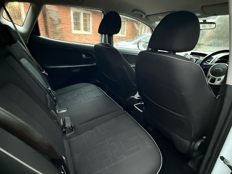 Kia Venga 1.6 2 MPV 5dr Petrol Auto Euro 6 (123 bhp) - U10003776