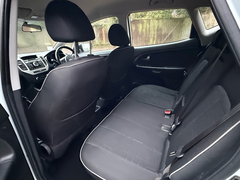 Kia Venga 1.6 2 MPV 5dr Petrol Auto Euro 6 (123 bhp) - U10003776