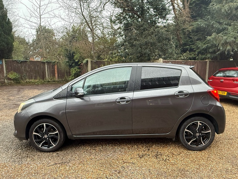 Toyota Yaris 1.33 Dual VVT-i Design Hatchback 5dr Petrol Manual Euro 6 (99 ps) - U10003784