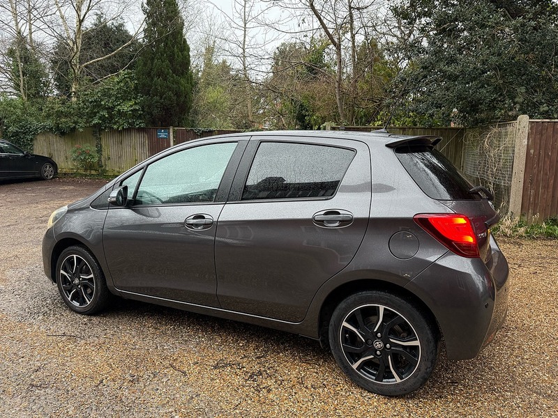 Toyota Yaris 1.33 Dual VVT-i Design Hatchback 5dr Petrol Manual Euro 6 (99 ps) - U10003784