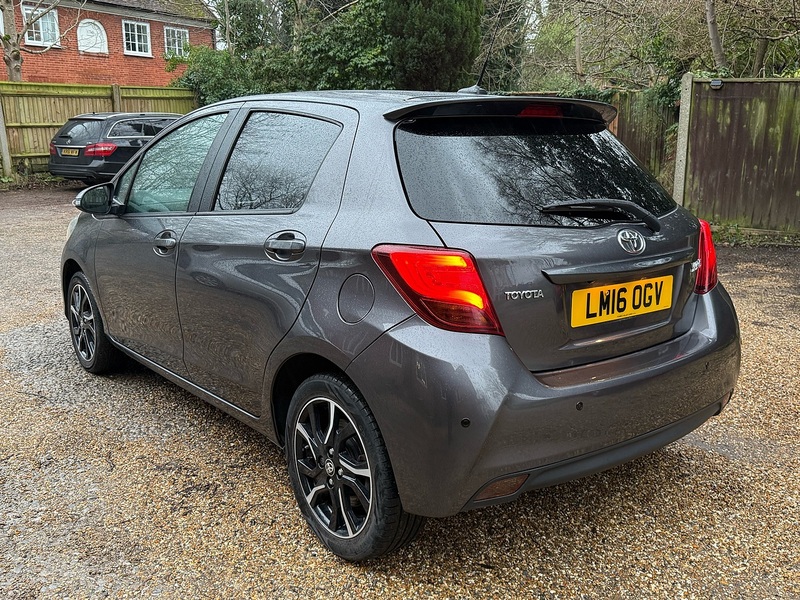 Toyota Yaris 1.33 Dual VVT-i Design Hatchback 5dr Petrol Manual Euro 6 (99 ps) - U10003784