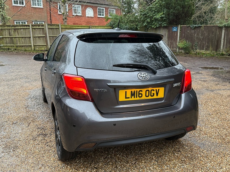 Toyota Yaris 1.33 Dual VVT-i Design Hatchback 5dr Petrol Manual Euro 6 (99 ps) - U10003784