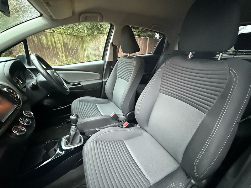 Toyota Yaris 1.33 Dual VVT-i Design Hatchback 5dr Petrol Manual Euro 6 (99 ps) - U10003784