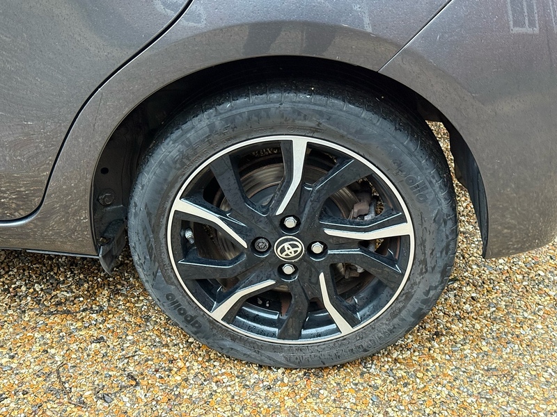 Toyota Yaris 1.33 Dual VVT-i Design Hatchback 5dr Petrol Manual Euro 6 (99 ps) - U10003784