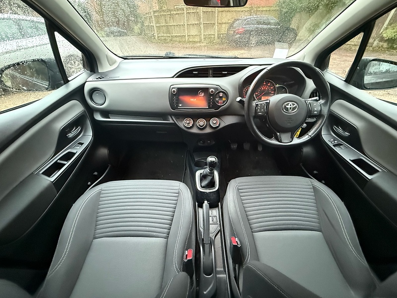 Toyota Yaris 1.33 Dual VVT-i Design Hatchback 5dr Petrol Manual Euro 6 (99 ps) - U10003784