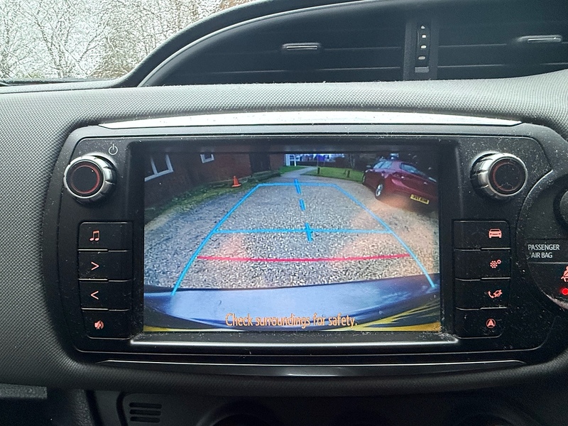 Toyota Yaris 1.33 Dual VVT-i Design Hatchback 5dr Petrol Manual Euro 6 (99 ps) - U10003784