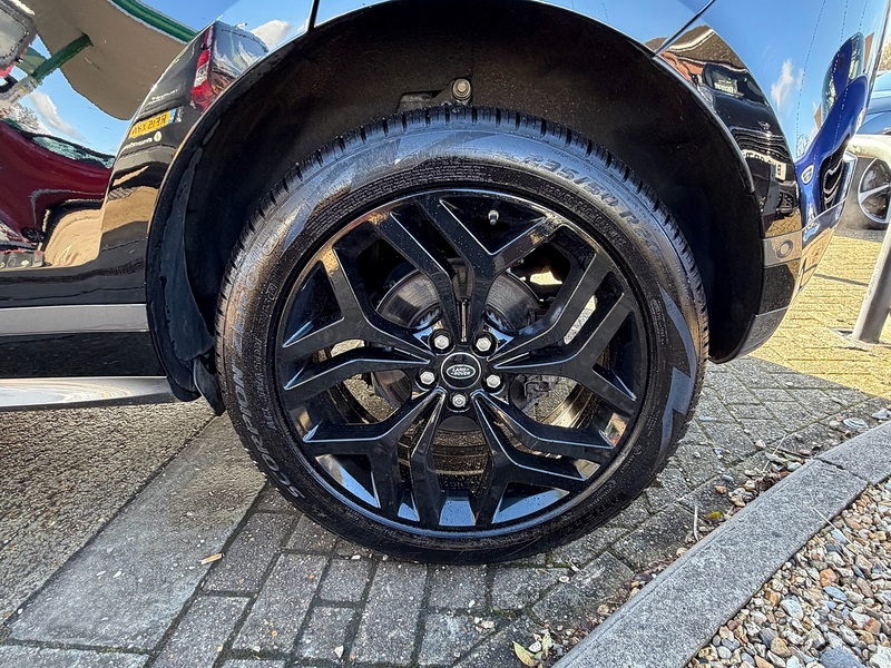 Land Rover Range Rover Evoque 2.0 P250 MHEV R-Dynamic SE SUV 5dr Petrol Auto 4WD Euro 6 (s/s) (249 ps) - U10003785