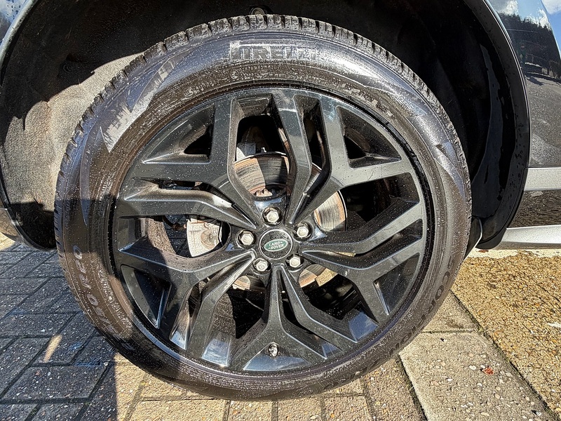 Land Rover Range Rover Evoque 2.0 P250 MHEV R-Dynamic SE SUV 5dr Petrol Auto 4WD Euro 6 (s/s) (249 ps) - U10003785