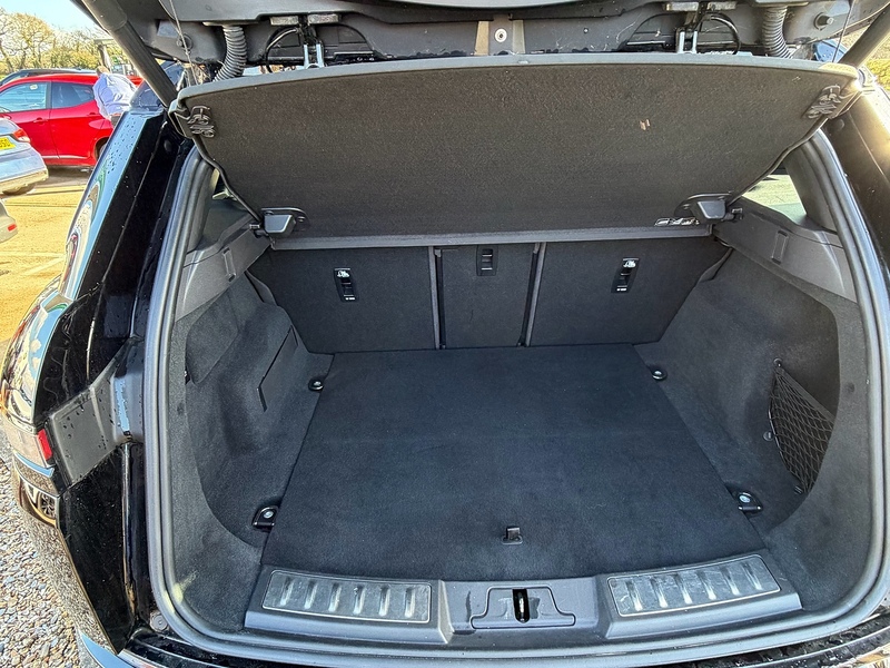 Land Rover Range Rover Evoque 2.0 P250 MHEV R-Dynamic SE SUV 5dr Petrol Auto 4WD Euro 6 (s/s) (249 ps) - U10003785