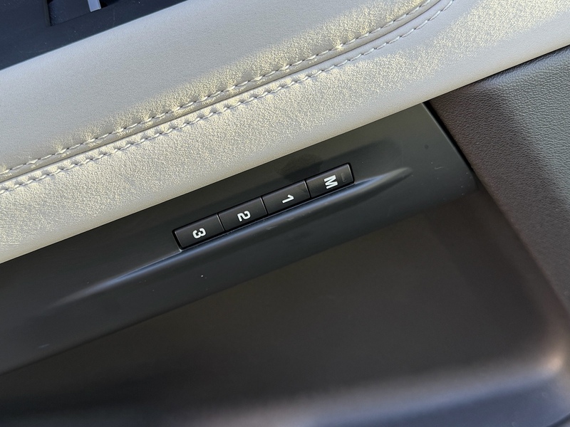 Land Rover Range Rover Evoque 2.0 P250 MHEV R-Dynamic SE SUV 5dr Petrol Auto 4WD Euro 6 (s/s) (249 ps) - U10003785