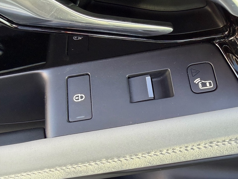 Land Rover Range Rover Evoque 2.0 P250 MHEV R-Dynamic SE SUV 5dr Petrol Auto 4WD Euro 6 (s/s) (249 ps) - U10003785