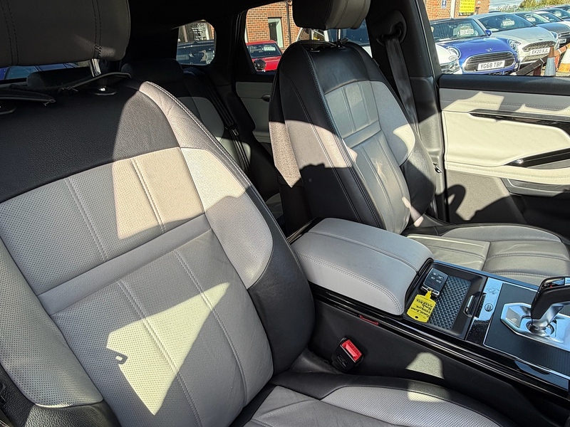 Land Rover Range Rover Evoque 2.0 P250 MHEV R-Dynamic SE SUV 5dr Petrol Auto 4WD Euro 6 (s/s) (249 ps) - U10003785