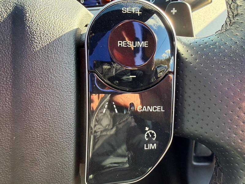 Land Rover Range Rover Evoque 2.0 P250 MHEV R-Dynamic SE SUV 5dr Petrol Auto 4WD Euro 6 (s/s) (249 ps) - U10003785