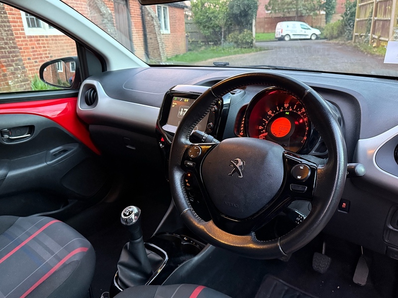 Peugeot 108 1.2 PureTech Allure Hatchback 5dr Petrol Manual Euro 6 (82 ps) - U10003792