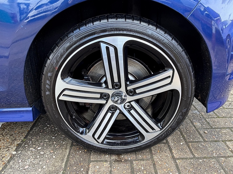 Volkswagen Golf 2.0 TSI BlueMotion Tech R Hatchback 3dr Petrol Manual 4Motion Euro 6 (s/s) (300 ps) - U10003800
