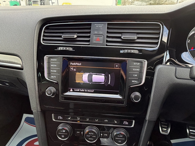 Volkswagen Golf 2.0 TSI BlueMotion Tech R Hatchback 3dr Petrol Manual 4Motion Euro 6 (s/s) (300 ps) - U10003800