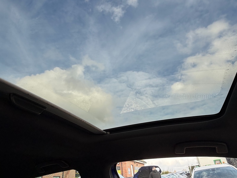 Volkswagen Golf 2.0 TSI BlueMotion Tech R Hatchback 3dr Petrol Manual 4Motion Euro 6 (s/s) (300 ps) - U10003800