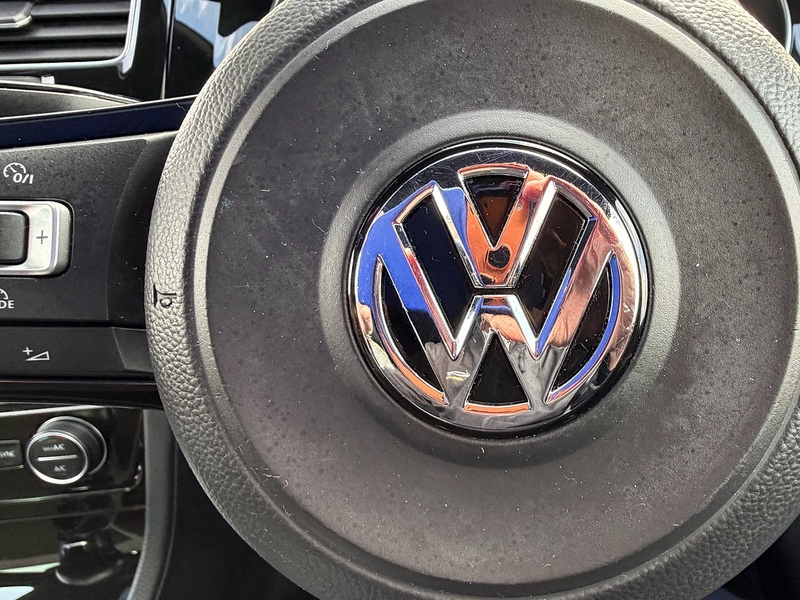 Volkswagen Golf 2.0 TSI BlueMotion Tech R Hatchback 3dr Petrol Manual 4Motion Euro 6 (s/s) (300 ps) - U10003800