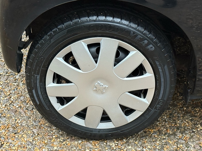 Peugeot 107 1.0 12V Urban Lite Hatchback 3dr Petrol Manual Euro 4 (68 ps) - U10003803