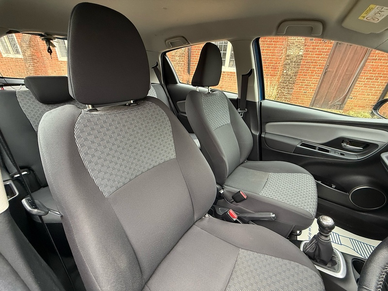 Toyota Yaris 1.33 Dual VVT-i Icon Hatchback 5dr Petrol Manual Euro 5 Euro 5 (99 ps) - U10003809