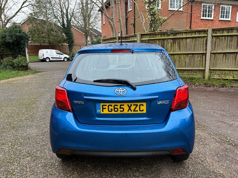 Toyota Yaris 1.33 Dual VVT-i Icon Hatchback 5dr Petrol Manual Euro 5 Euro 5 (99 ps) - U10003809