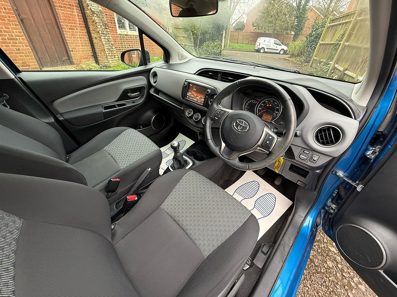 Toyota Yaris 1.33 Dual VVT-i Icon Hatchback 5dr Petrol Manual Euro 5 Euro 5 (99 ps) - U10003809