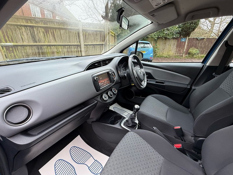 Toyota Yaris 1.33 Dual VVT-i Icon Hatchback 5dr Petrol Manual Euro 5 Euro 5 (99 ps) - U10003809